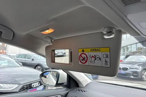 SV72VXC Volkswagen T-Roc 1.0 TSI Life Euro 6 (s/s) 5dr Thumbnail #51