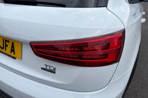 PK17JFA Audi Q3 2.0 TDI Black Edition S Tronic quattro Euro 6 (s/s) 5dr Thumbnail #8