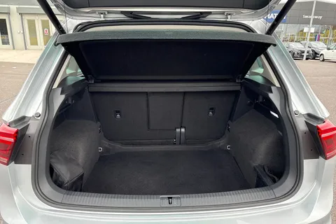 GV22MTO Volkswagen Tiguan 1.5 TSI Elegance DSG Euro 6 (s/s) 5dr Thumbnail #7