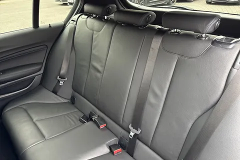 DC19OFM BMW 1 Series 1.5 118i GPF M Sport Shadow Edition Auto Euro 6 (s/s) 5dr Thumbnail #20