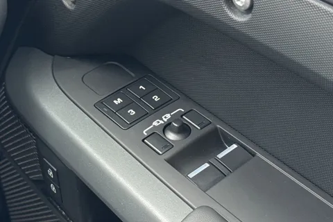 KT24OPV Land Rover Defender 90 3.0 D300 X 3dr Thumbnail #27