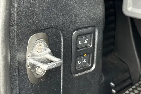 KT24OPV Land Rover Defender 90 3.0 D300 X 3dr Thumbnail #29