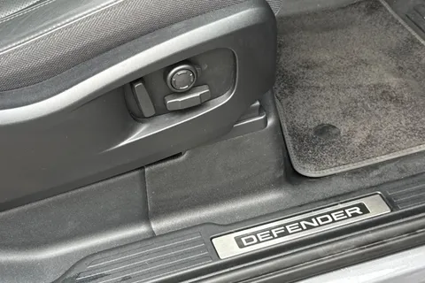 KT24OPV Land Rover Defender 90 3.0 D300 X 3dr Thumbnail #39