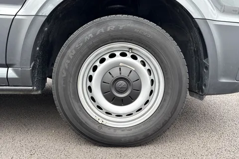 DG74ECD Volkswagen Crafter 2.0 TDI 140PS Commerce Plus High Roof Van Thumbnail #10