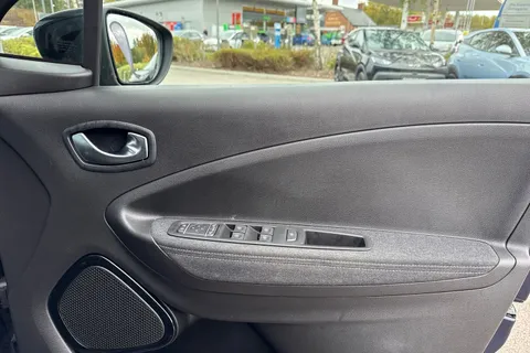 21 of 60 for RENAULT ZOE 100kW Iconic R135 50kWh Boost Charge 5dr Auto