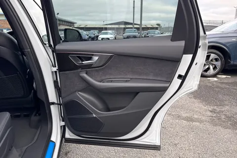  Audi Q7 3.0 TDI V6 45 Black Edition Tiptronic quattro Euro 6 (s/s) 5dr Thumbnail #45