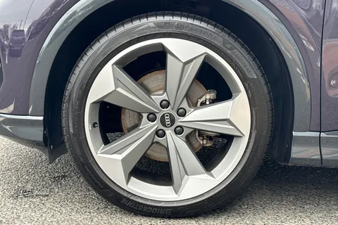 KT74OHR Audi Q4 e-tron 125kW 35 55kWh Black Edition 5dr Auto Thumbnail #11