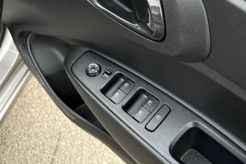 PJ71UMT Hyundai I10 1.0 SE Connect Euro 6 (s/s) 5dr Thumbnail #18