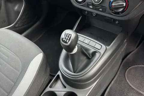 PJ71UMT Hyundai I10 1.0 SE Connect Euro 6 (s/s) 5dr Thumbnail #20