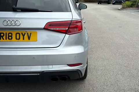 SR18OYV Audi S3 2.0 TFSI Black Edition Sportback S Tronic quattro Euro 6 (s/s) 5dr Thumbnail #32