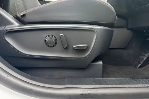 DN24MYA Ford Kuga 2.5 Duratec 14.4kWh ST-Line X CVT Euro 6 (s/s) 5dr Thumbnail #36