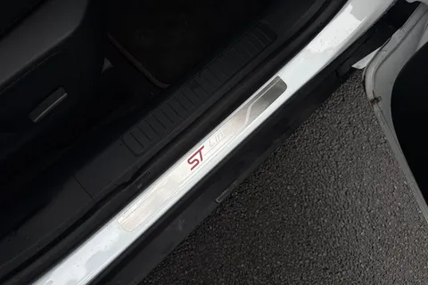 DN24MYA Ford Kuga 2.5 Duratec 14.4kWh ST-Line X CVT Euro 6 (s/s) 5dr Thumbnail #37