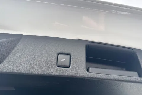 DN24MYA Ford Kuga 2.5 Duratec 14.4kWh ST-Line X CVT Euro 6 (s/s) 5dr Thumbnail #49