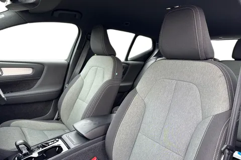 KR72XLJ Volvo Xc40 2.0 B3 MHEV Plus DCT Auto Euro 6 (s/s) 5dr Thumbnail #17