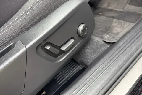 KR72XLJ Volvo Xc40 2.0 B3 MHEV Plus DCT Auto Euro 6 (s/s) 5dr Thumbnail #39