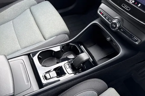 KR72XLJ Volvo Xc40 2.0 B3 MHEV Plus DCT Auto Euro 6 (s/s) 5dr Thumbnail #60