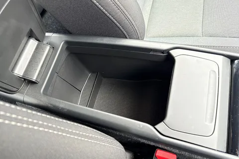 KR72XLJ Volvo Xc40 2.0 B3 MHEV Plus DCT Auto Euro 6 (s/s) 5dr Thumbnail #62