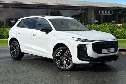  Audi Q3 2.0 TFSI Launch Edition S Tronic quattro Euro 6 (s/s) 5dr Thumbnail #2