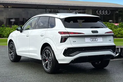  Audi Q3 2.0 TFSI Launch Edition S Tronic quattro Euro 6 (s/s) 5dr Thumbnail #3