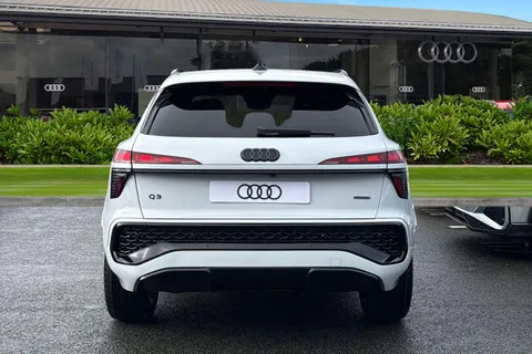  Audi Q3 2.0 TFSI Launch Edition S Tronic quattro Euro 6 (s/s) 5dr Thumbnail #5