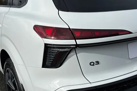  Audi Q3 2.0 TFSI Launch Edition S Tronic quattro Euro 6 (s/s) 5dr Thumbnail #8