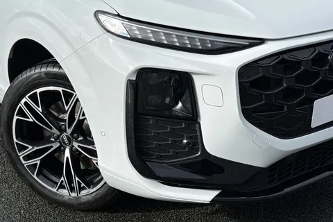  Audi Q3 2.0 TFSI Launch Edition S Tronic quattro Euro 6 (s/s) 5dr Thumbnail #9