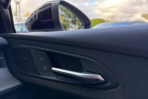  Audi Q3 2.0 TFSI Launch Edition S Tronic quattro Euro 6 (s/s) 5dr Thumbnail #21