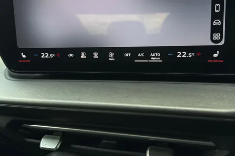  Audi Q3 2.0 TFSI Launch Edition S Tronic quattro Euro 6 (s/s) 5dr Thumbnail #22