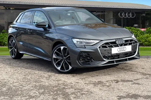 Audi S3 2.0 TFSI Black Edition Sportback S Tronic quattro Euro 6 (s/s) 5dr Thumbnail #2