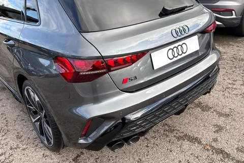 Audi S3 2.0 TFSI Black Edition Sportback S Tronic quattro Euro 6 (s/s) 5dr Thumbnail #8