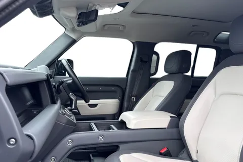 KR24EZA Land Rover Defender 110 3.0 D300 110 X-Dynamic HSE 5dr Thumbnail #4