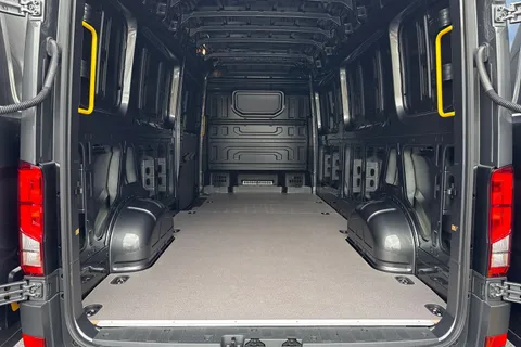 BV75OBR Volkswagen Crafter 2.0TDI  140PS CR35 LWB Commerce Plus Auto-Towpack Thumbnail #6