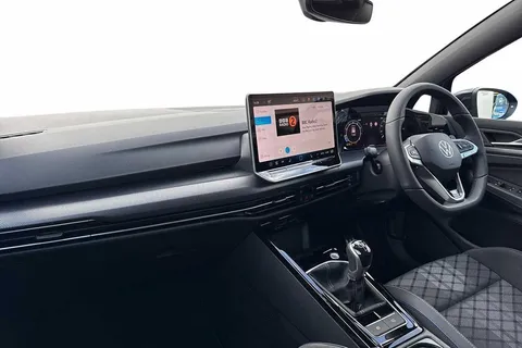 CY25HUK Volkswagen Golf 1.5 TSI 150 R-Line 5dr ⭐Park assist with park distance control, Winter pack Thumbnail #3