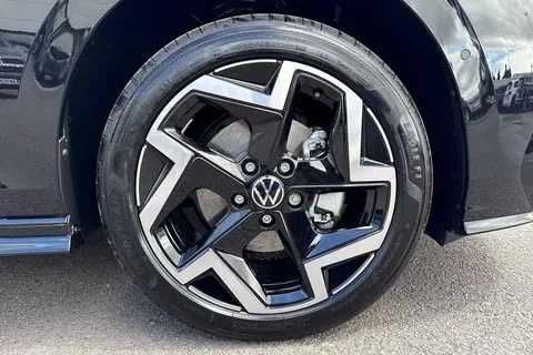 CY25HUK Volkswagen Golf 1.5 TSI 150 R-Line 5dr ⭐Park assist with park distance control, Winter pack Thumbnail #6