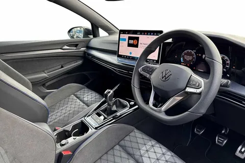 CY25HUK Volkswagen Golf 1.5 TSI 150 R-Line 5dr ⭐Park assist with park distance control, Winter pack Thumbnail #7