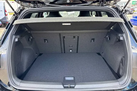 CY25HUK Volkswagen Golf 1.5 TSI 150 R-Line 5dr ⭐Park assist with park distance control, Winter pack Thumbnail #10