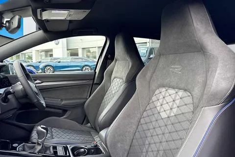 CY25HUK Volkswagen Golf 1.5 TSI 150 R-Line 5dr ⭐Park assist with park distance control, Winter pack Thumbnail #11