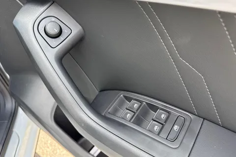 DA75CYE SEAT Ateca 1.5 TSI EVO FR Sport Euro 6 (s/s) 5dr Thumbnail #18