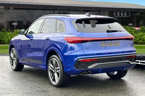 Audi Q5 2.0 TDI Edition 1 S Tronic quattro Euro 6 (s/s) 5dr Thumbnail #3