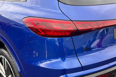 Audi Q5 2.0 TDI Edition 1 S Tronic quattro Euro 6 (s/s) 5dr Thumbnail #8