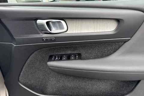 AP22VEU Volvo Xc40 1.5h T5 Recharge 10.7kWh Ultimate Bright Auto Euro 6 (s/s) 5dr Thumbnail #22