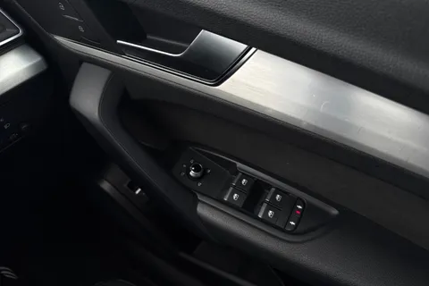 18 of 51 for AUDI Q5 45 TFSI Quattro S Line 5dr S Tronic