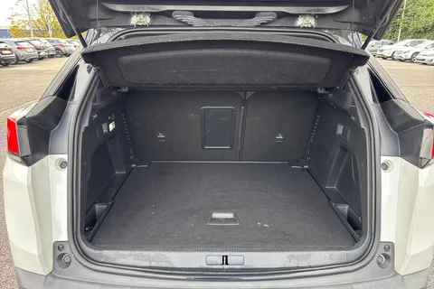 FT18RMZ PEUGEOT 3008 1.2 PureTech GT Line Euro 6 (s/s) 5dr Thumbnail #7