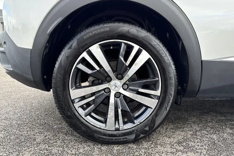 FT18RMZ PEUGEOT 3008 1.2 PureTech GT Line Euro 6 (s/s) 5dr Thumbnail #11