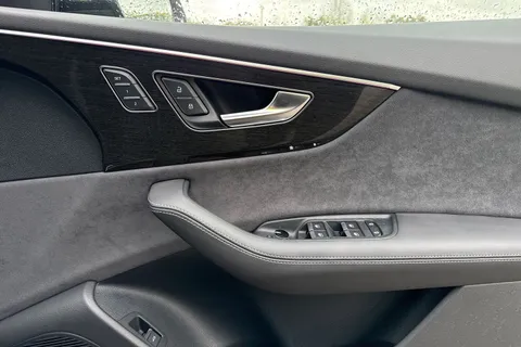  Audi SQ8 4.0 TFSI V8 Black Edition Tiptronic quattro Euro 6 (s/s) 5dr Thumbnail #21