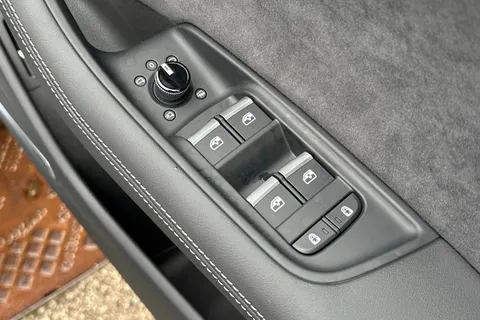  Audi SQ8 4.0 TFSI V8 Black Edition Tiptronic quattro Euro 6 (s/s) 5dr Thumbnail #28