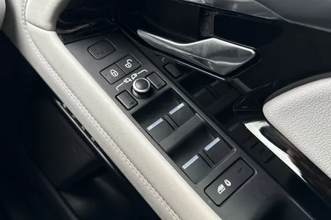 38 of 45 for LAND ROVER RANGE ROVER EVOQUE 2.0 D180 First Edition 5dr Auto