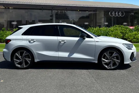 Audi A3 1.5 TFSI 35 Black Edition Sportback Euro 6 (s/s) 5dr Thumbnail #4