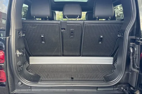 BM23LDK Land Rover Defender 90 3.0 D250 90 X-Dynamic HSE 3dr Thumbnail #11