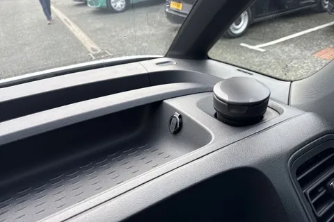 CX75KHD Volkswagen Id. Buzz Cargo Pro 79kWh Commerce Panel Van 5dr Electric Auto (286 ps) Thumbnail #39